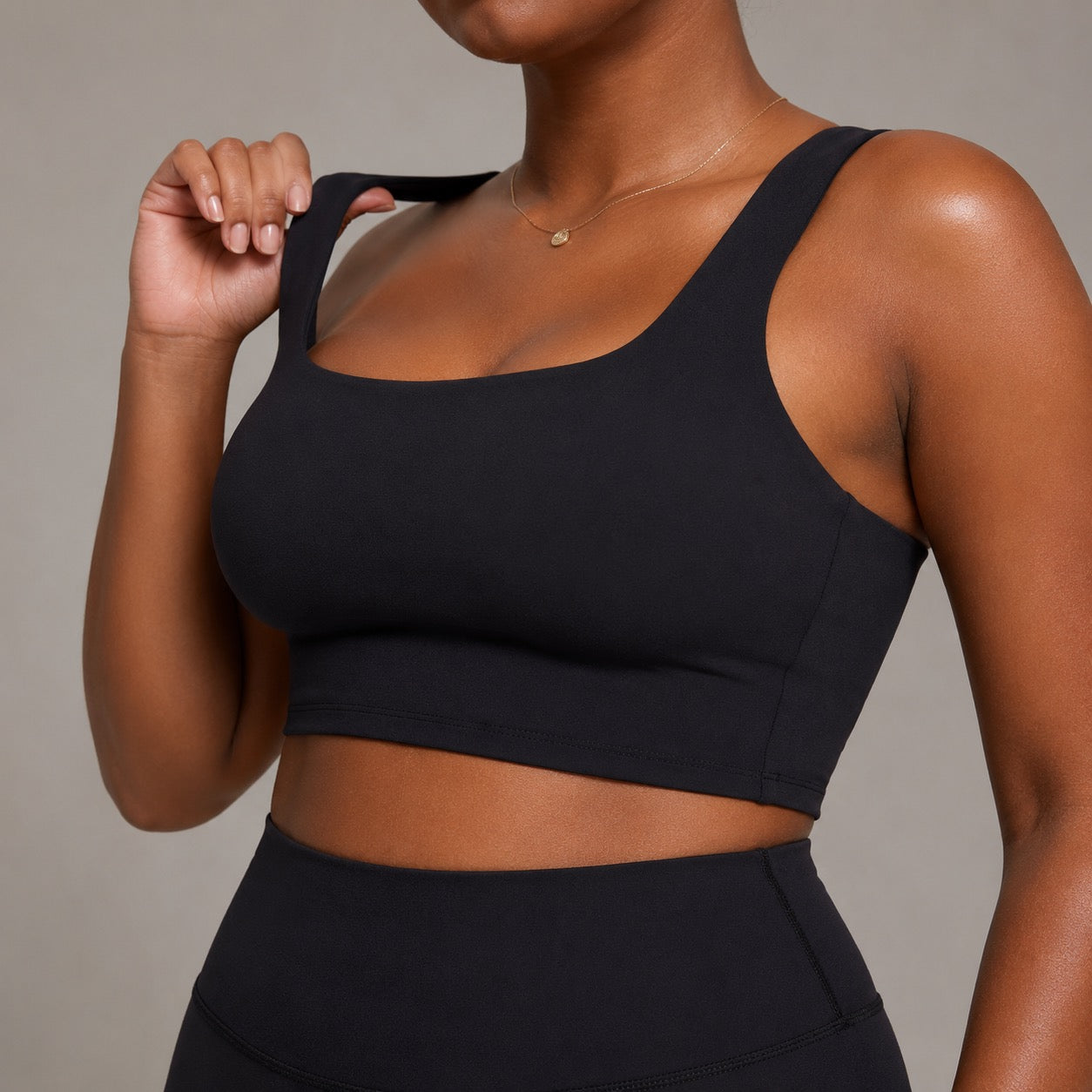 Women’s Seamless Yoga Set – Sleeveless Top And Shorts